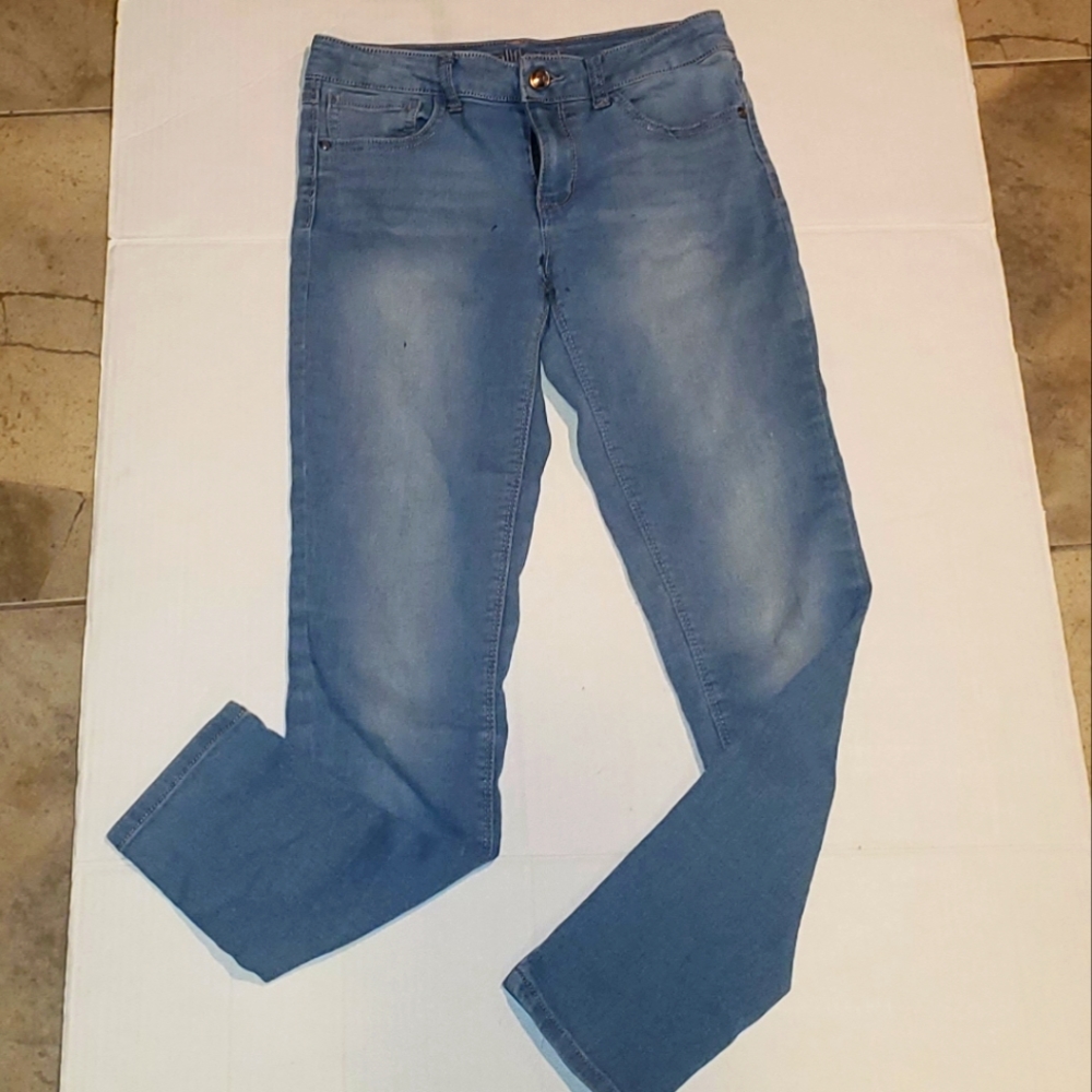 Wallflower jeans. Girls 14. Light wash